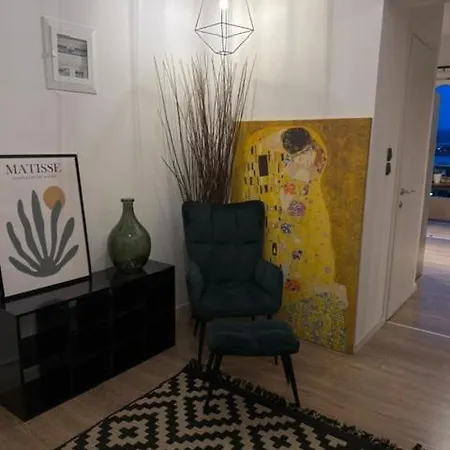 θea House *