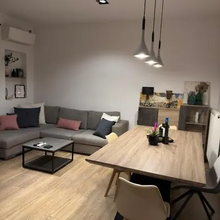 θea House Daire Chalkís